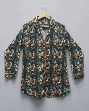 Camisola manga longa feminina Naps na estampa Savana Wind, em tecido 100% algodão com toque acetinado e modelagem solta