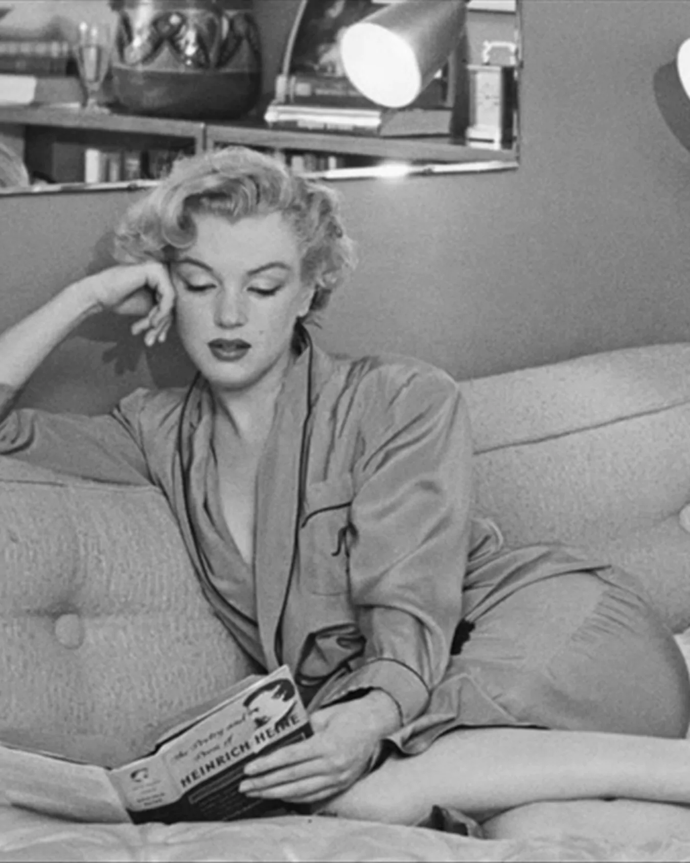 O ícone Marilyn Monroe, sucesso no cinema nos anos 50.⠀#takenapsandrelax #naps #sleepwear #pijamas  vintagehollywood #InspiraçãoAtemporal