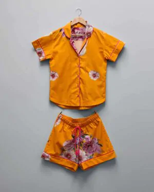 Pijama feminino Tropicália manga curta e shorts