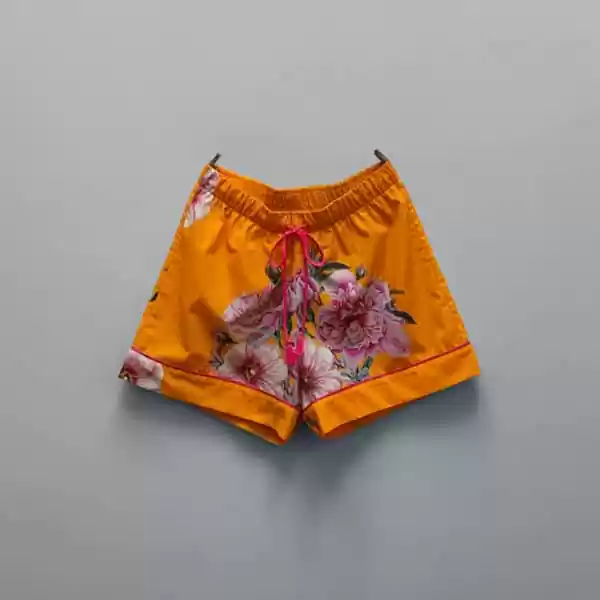 Shorts masculino Naps na estampa Tropicália, em tecido 100% algodão e modelagem solta