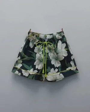 Shorts masculino Naps na estampa Encanto Noturno, em tecido 100% algodão e modelagem solta