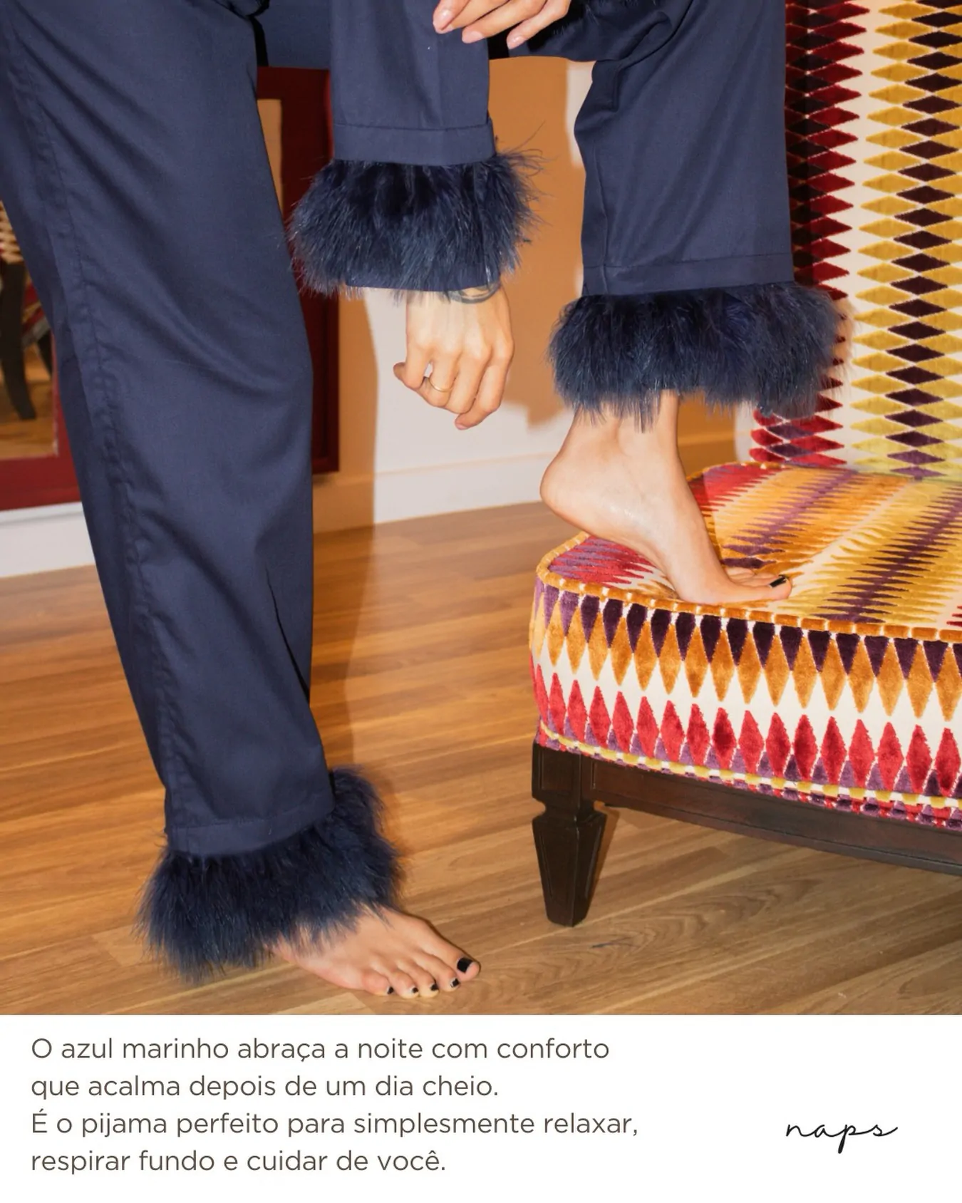 Em azul marinho, esse modelo traduz noites mais profundas, calmas e cheias de charme.Disponível no site ✨#takenapsandrelax #naps #sleepwear #pijamafeminino #confortocomestilo