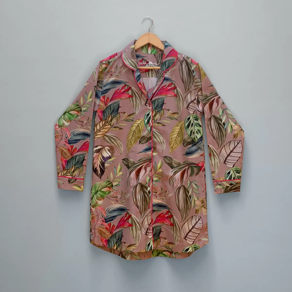 Camisola manga longa feminina Naps na estampa Magia de Verão, em tecido 100% algodão com toque acetinado e modelagem solta