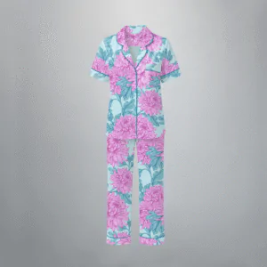 Conjunto pijama feminino Naps na estampa Bouquet Celeste, em tecido 100% algodão com toque acetinado e modelagem solta, composto por camisa manga curta e calça