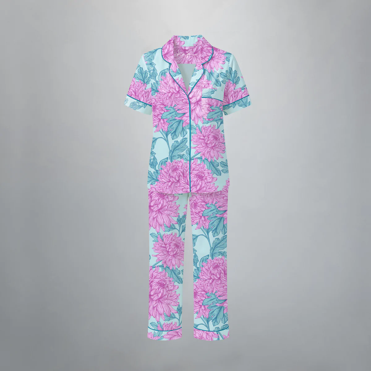 Conjunto pijama feminino Naps na estampa Bouquet Celeste, em tecido 100% algodão com toque acetinado e modelagem solta, composto por camisa manga curta e calça