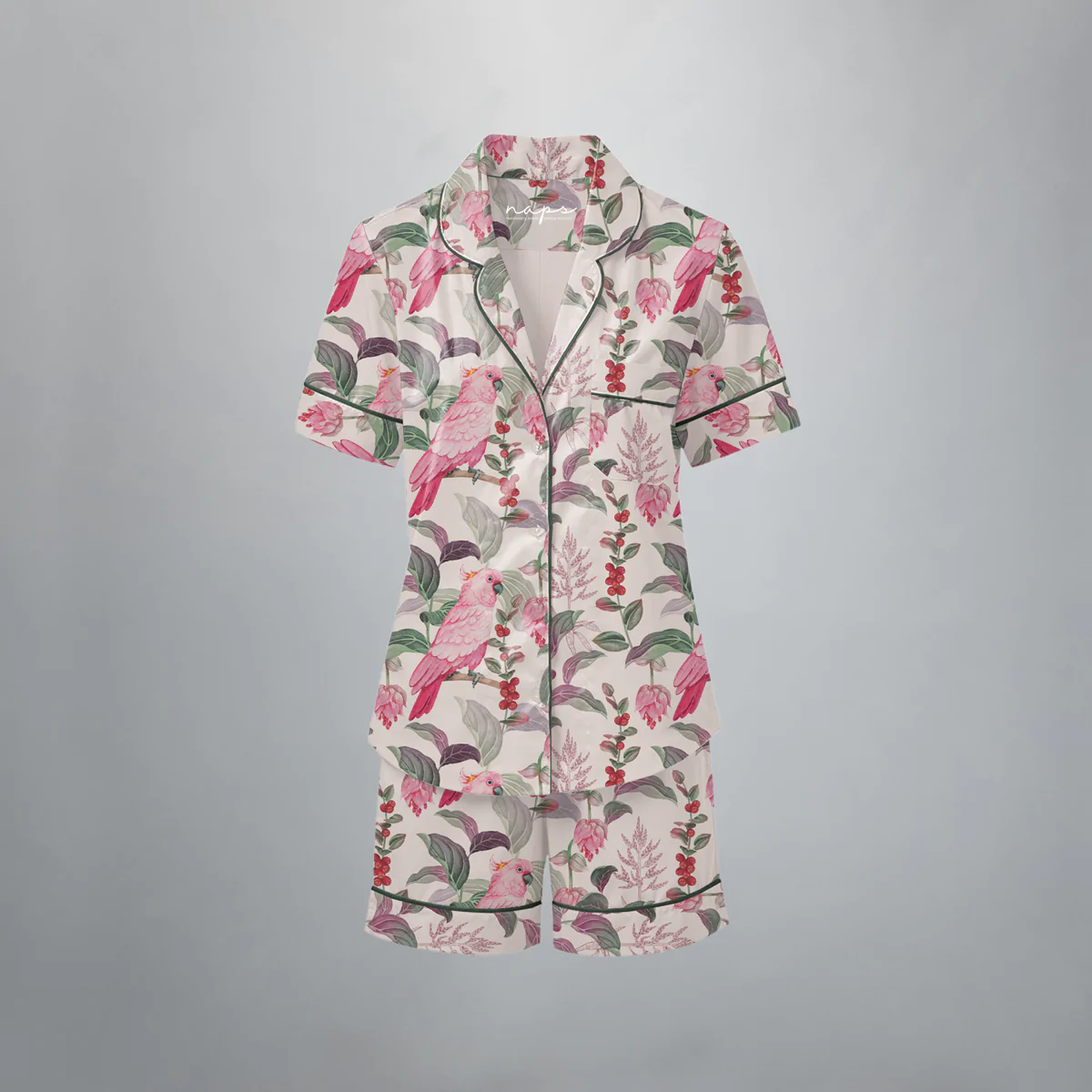 Conjunto pijama feminino Naps na estampa Voo Sereno, em tecido 100% algodão com toque acetinado e modelagem solta, composto por camisa manga curta e shorts