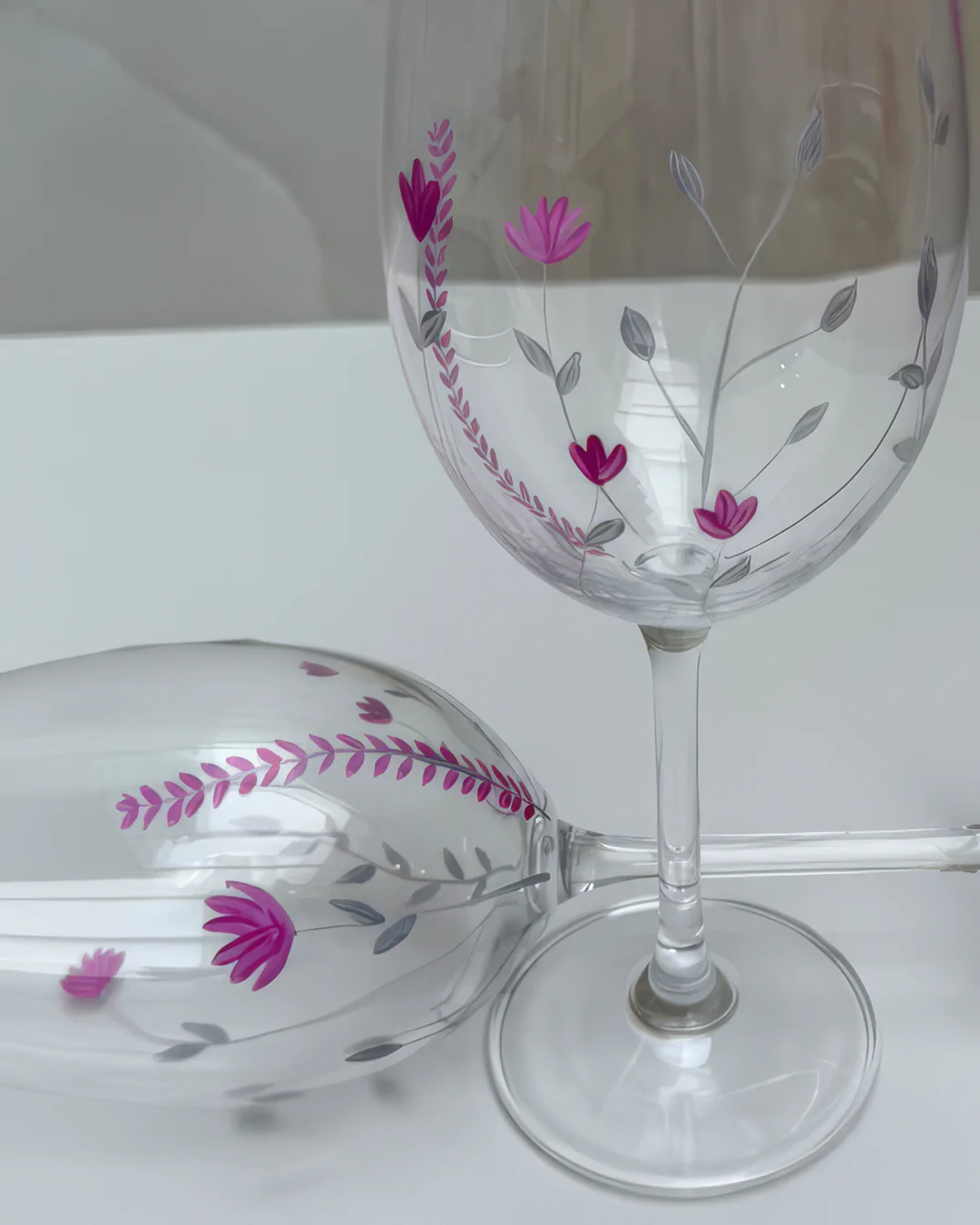 Taça de Cristal pintada à mão Lilies Iceberg 480 ml - Imagem 3